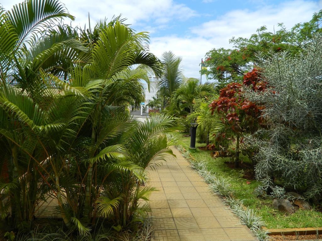 West Coast View Studios & Appartment Flic en Flac Bagian luar foto