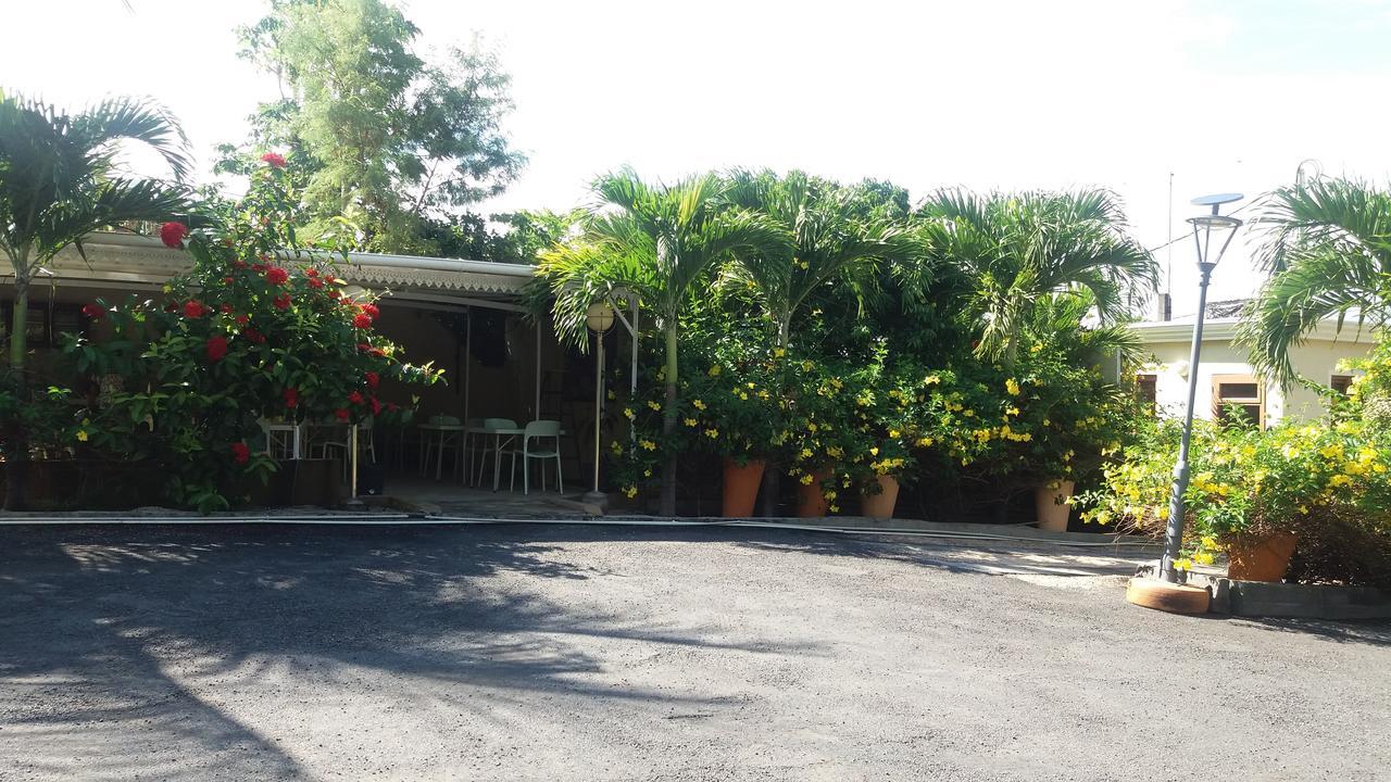 West Coast View Studios & Appartment Flic en Flac Bagian luar foto