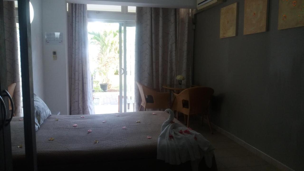 West Coast View Studios & Appartment Flic en Flac Bagian luar foto
