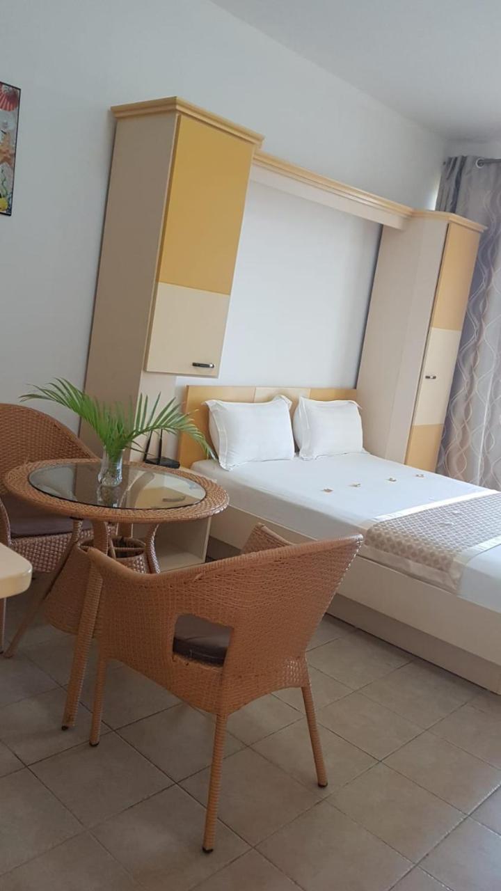 West Coast View Studios & Appartment Flic en Flac Bagian luar foto