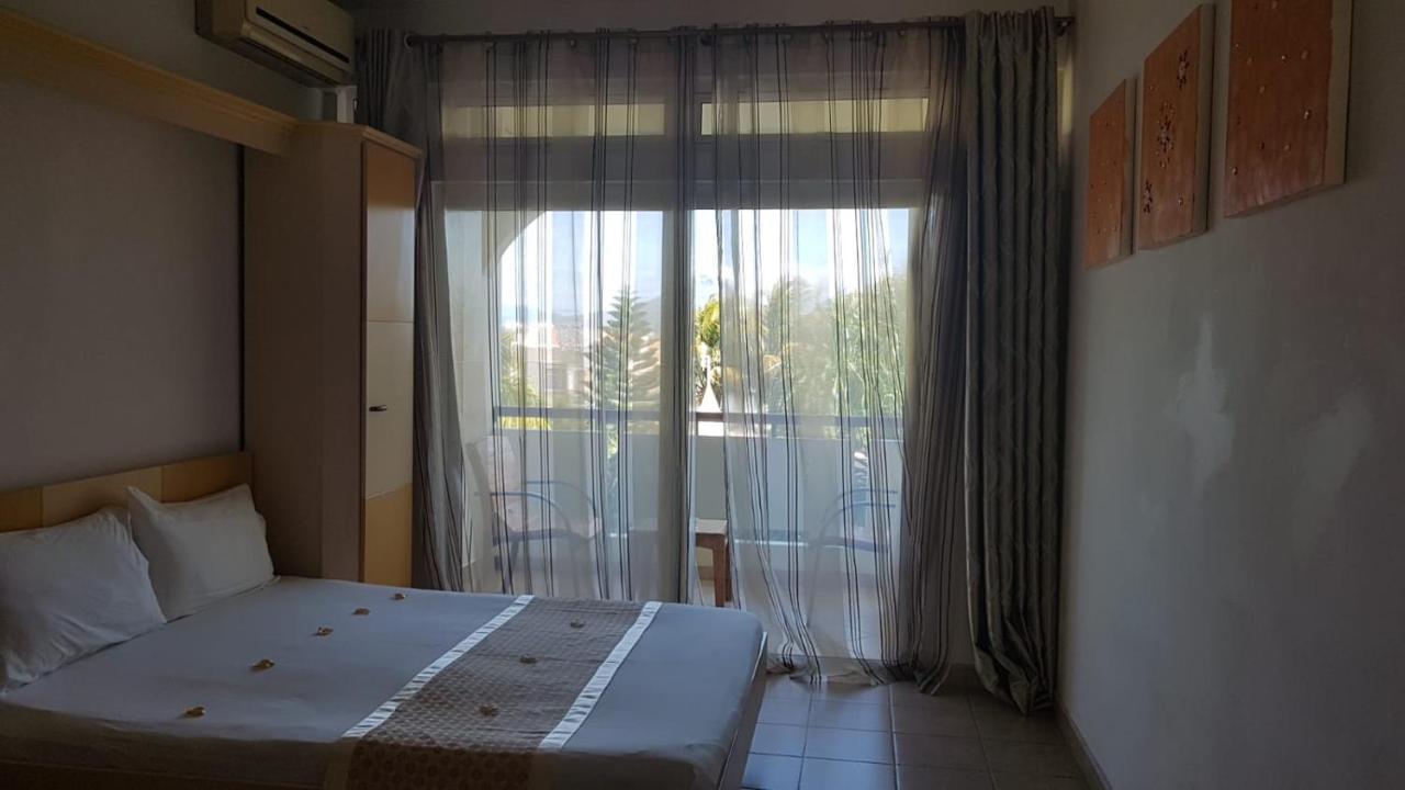 West Coast View Studios & Appartment Flic en Flac Bagian luar foto
