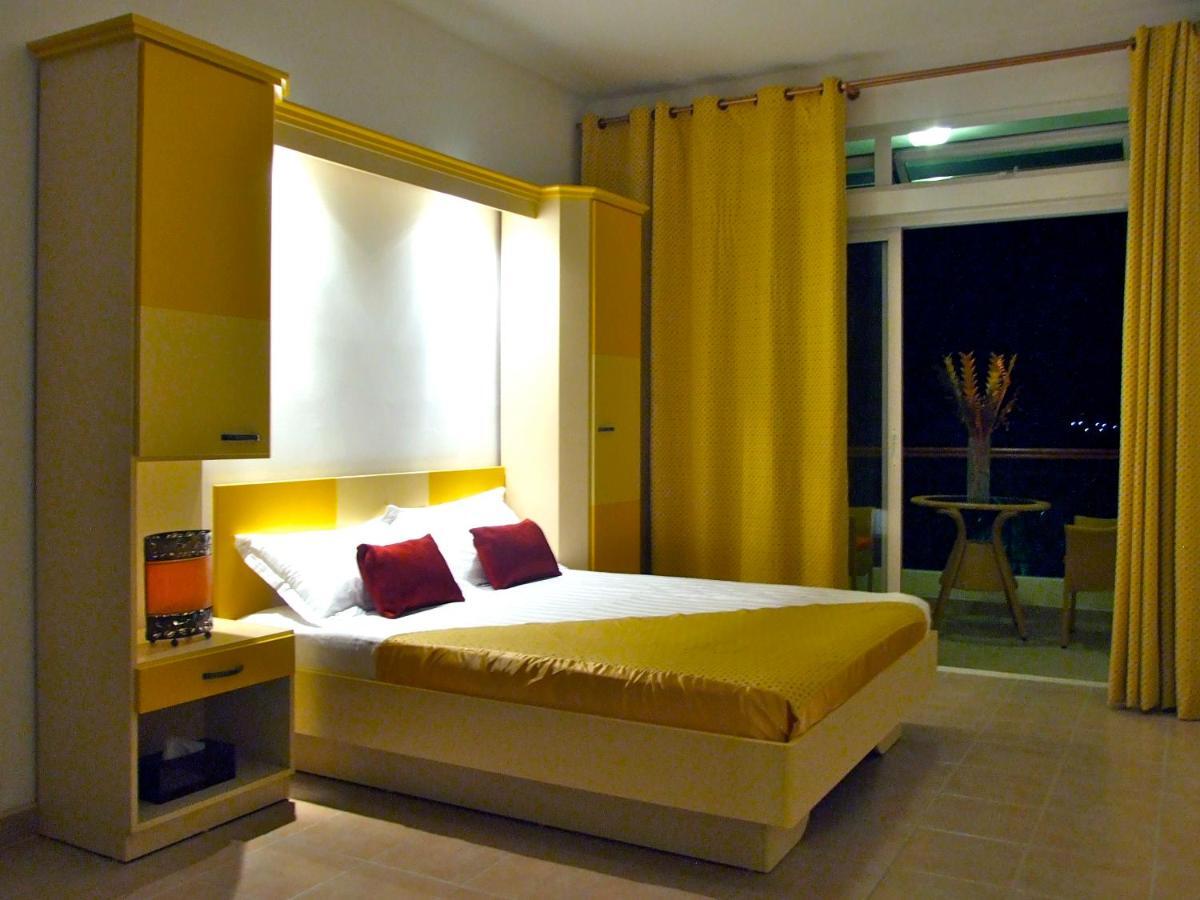 West Coast View Studios & Appartment Flic en Flac Bagian luar foto